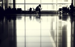 
					Epidemija koronavirusa prepolovila broj putnika na niškom aerodromu 
					
									