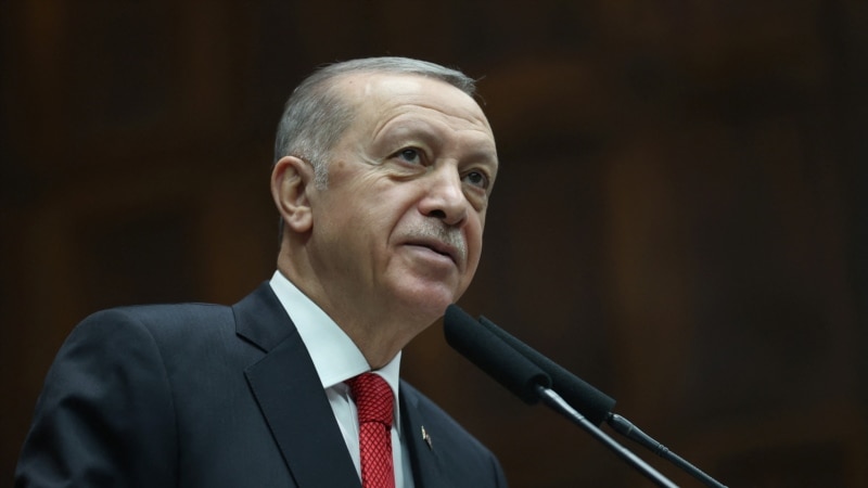 Erdoan poručio da Turska nastavlja borbu protiv terorizma i izvan svojih granica