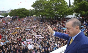 Erdogan ponovo na čelu partije koju je osnovao, pristalice se potukle da bi ga videli!