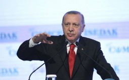
					Erdogan poručio Makronu da je on u stanju moždane smrti 
					
									