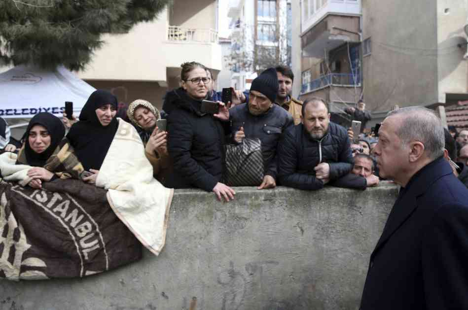 Erdogan posetio mesto srušene zgrade, broj žrtava 17