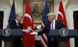 Erdogan stigao u Belu kuću na razgovor sa Trampom