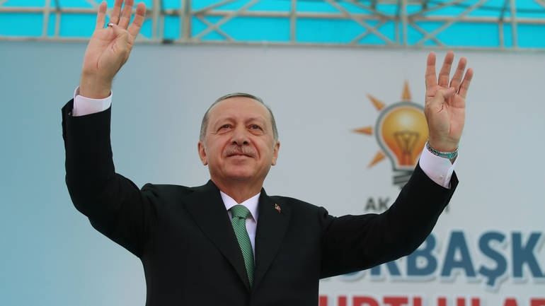 Erdogan upozorio privrednike da ne povlače iz banaka strane valute