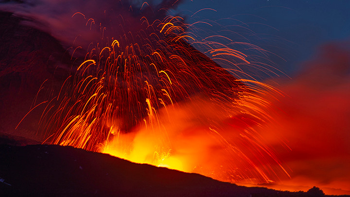 Etna: Smanjeno izbacivanje pepela, obnovljen avio-saobraćaj