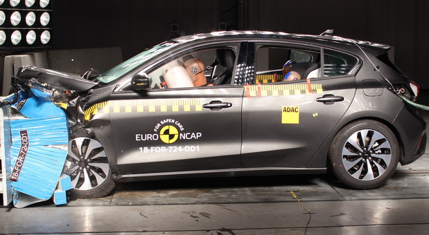 Euro NCAP crash test: Novi Ford Focus i Volvo XC40