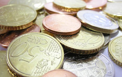 Euro oslabio prema dolaru, trgovinske napetosti popustile