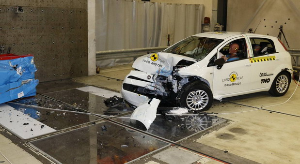 EuroNCAP crash test: Na testu 15 automobila, Fiat Punto dobio 0 zvezdica