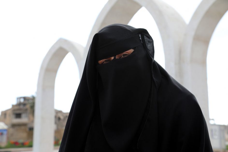 Europol: Žene između 16 i 25 nove mete Islamske države