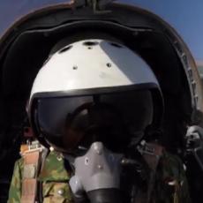 Evo kako izgleda kada ste ruski pilot, a RASTURATE džihadiste negde u sirijskoj pustinji! (VIDEO)