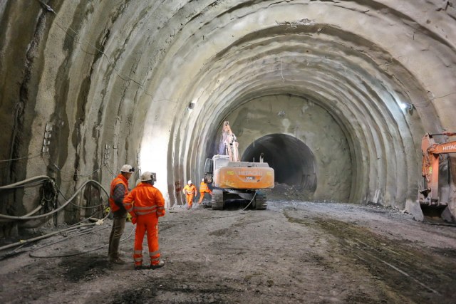 Evo kako napreduju radovi na tunelu Laz VIDEO