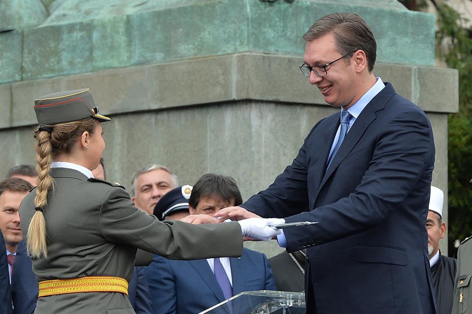Evo šta je predsednik Vučić poručio oficirima FOTO