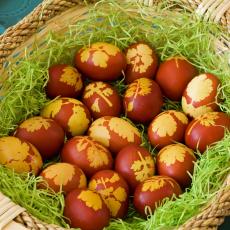 Evo šta se dogodi kada RAZBIJETE godinama staro uskršnje jaje! (VIDEO)