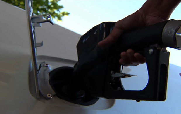 Evo zašto ne bi trebalo da prepunite rezervoar svog automobila