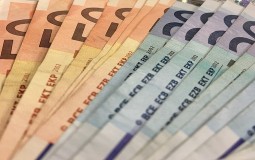 
					Evro danas iznosi 118,37 dinara 
					
									