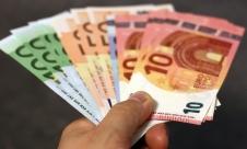 Evro zadržao istu vrednost prema dinaru