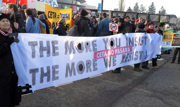 Evropa poklekla: Ratifikovana CETA s Kanadom