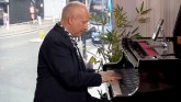 Evrovizija 2023: BBC urednik (i obožavalac takmičenja) na klaviru svira 10 nostalgičnih hitova