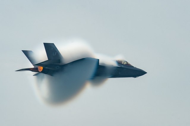 F-35 vs orao: Raspao se u 300 delova FOTO