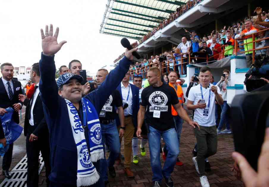 FEŠTA U BELORUSIJI: Maradona došao i napravio šou! Slavni Argentinac na novom radnom mestu (VIDEO)