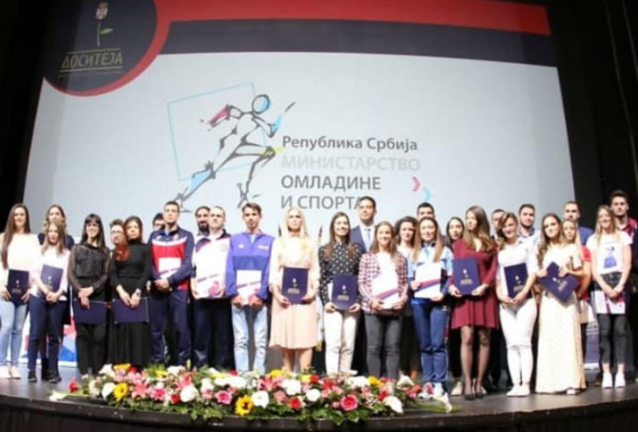 FOND ZA MLADE TALENTE: Udovičić dodelio 1.003 stipendije studentima i sportistima