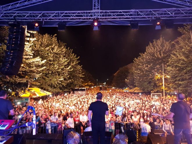 (FOTO) 20 000 ljudi na koncertu Ace Pejovića u Beranama!