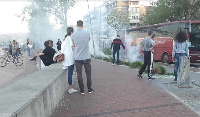 FOTO: Goreli polen i trava na keju, građani ugasili požar