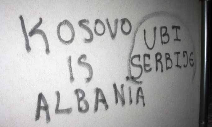 FOTO: Grafiti mržnje prema Srbima u blizini Kosova Polja