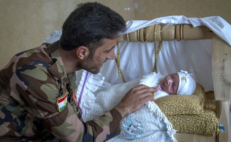 (FOTO) I PEŠMERGE IMAJU SVOG TRAMPA: Iračanin nazvao sina po američkom predsedniku!