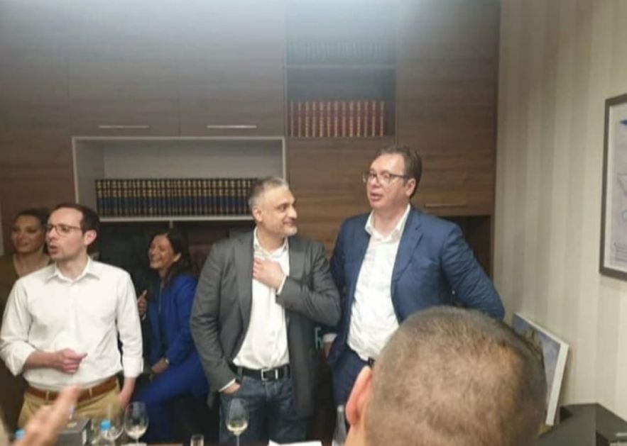 FOTO NJUZ: Čeda pitao Vučića da li mu možda fali 0,3%