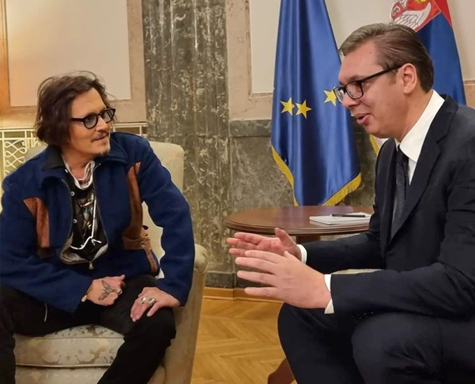 FOTO NJUZ: Vučić zamolio Džonija Depa da mu pojasni neke stvari oko fabrike čokolade