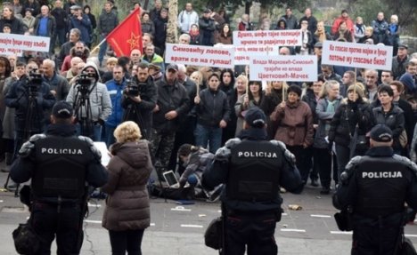 (FOTO) NOVI PROTESTI U PODGORICI Peković: Vlada je takla tamo gde nije smela, u našu decu!