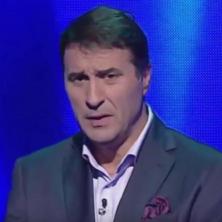 (FOTO) Nag u peškiriću: Memedović pokazao da je OPASAN FRAJER u sedmoj deceniji - Dame se preznojavaju od kadrova