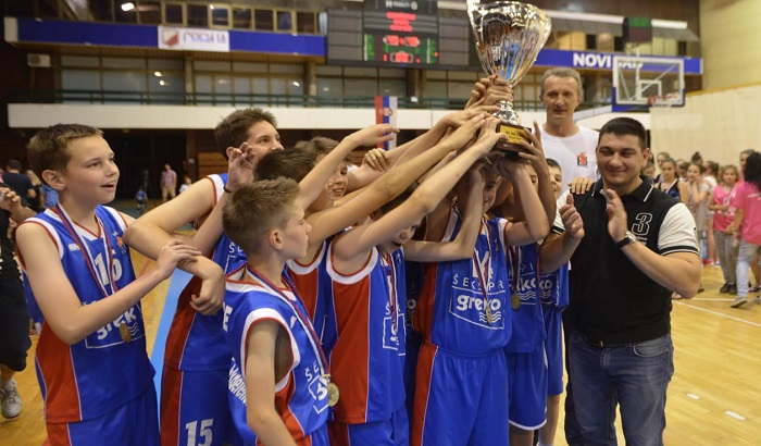 FOTO: Nagrađeni najbolji novosadski mladi košarkaši