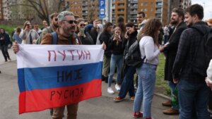 (FOTO) „Ne priznati Putina legitimnim predsednikom, već tiraninom“: Rusko demokratsko društvo iznelo kako su glasali Rusi u Srbiji