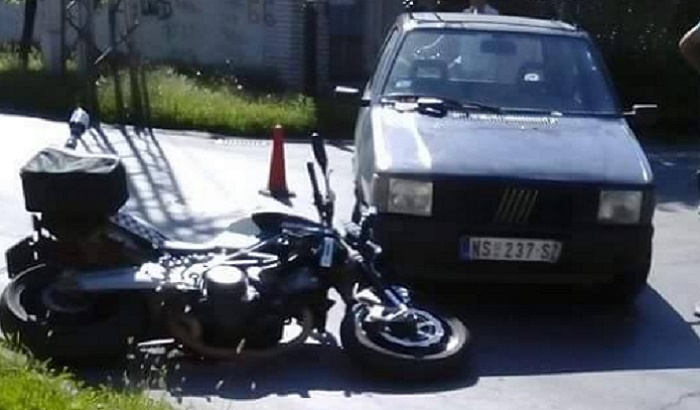 FOTO: Policajac na motoru oboren na Salajci