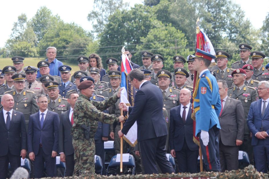 [FOTO REPORTAŽA] Najzanimljiviji detalji sa svečanosti uručenja vojnih zastava 63. padobranskoj brigadi i 72. brigadi za specijalne operacije “Takovo-2020“