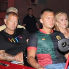 (FOTO) Sahranjuju žive, a mrtve oživljavaju i okreću po sanducima Morbidne reči o ovoj odluci produkcije Elite: Osman Karić pobesneo zbog pominjanja bebe u programu