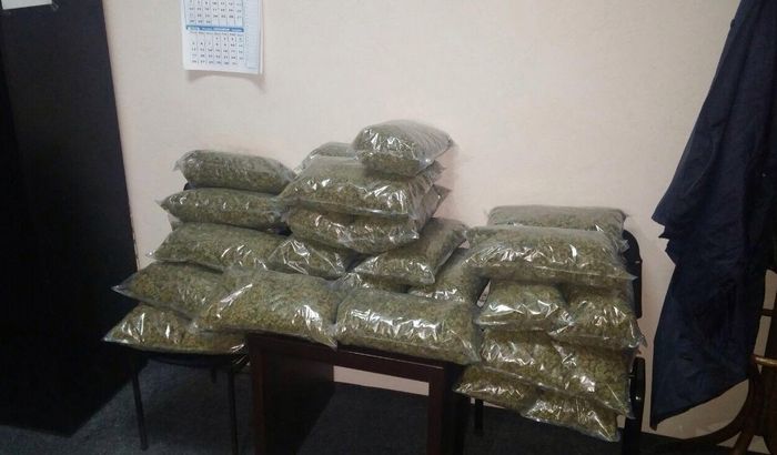 FOTO: Švercovao 27 kilograma marihuane u bunkeru