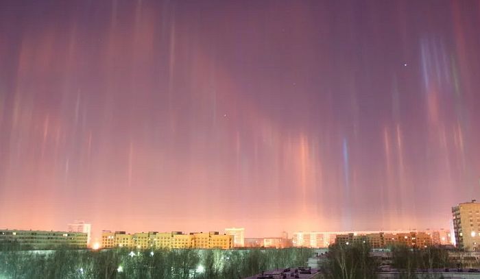 FOTO: Svetlosni stubovi na nebu iznad Sankt Peterburga