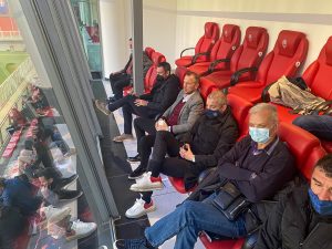 FOTO-UBOD: Utakmica na ‘Krovu’ između Voždovca i Proletera privukla dosta pažnje ljudi iz sveta fudbala!