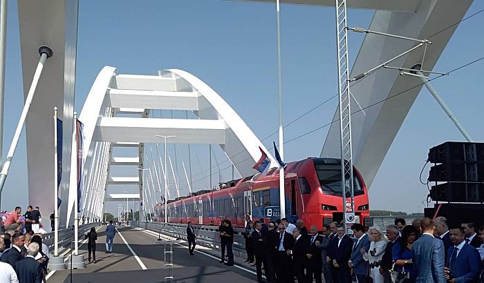 FOTO, VIDEO: Novi most svečano otvoren za automobile