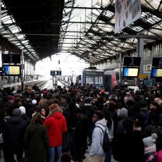 FRANCUSKA PARALISANA: Sindikat železnice ŠTRAJKUJE DO BOŽIĆA! (FOTO)