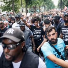 FRANCUSKA SE UMIRIT  NE MOŽE: Stotine demonstranata marširalo protiv policijskog nasilja uprkos zabrani