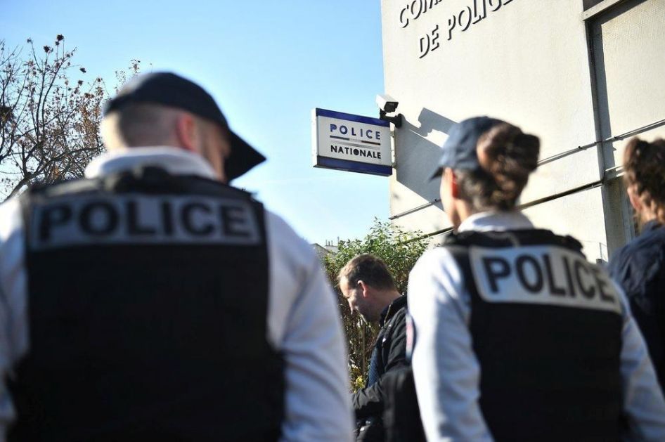 FRANCUZ ZAPOSLEN U POLICIJI KOJI JE ISKASAPIO ČETVORICU KOLEGA BIO ISLAMISTA: Njegova gluvonema žena otkrila šta ga je noć ranije nagnalo na masakr u centru Pariza (VIDEO)