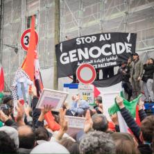 FRANCUZI SE USPROTIVILI ZABRANI: Veliki skup podrške Palestincima u Parizu, policija hapsila i kažnjavala (VIDEO)