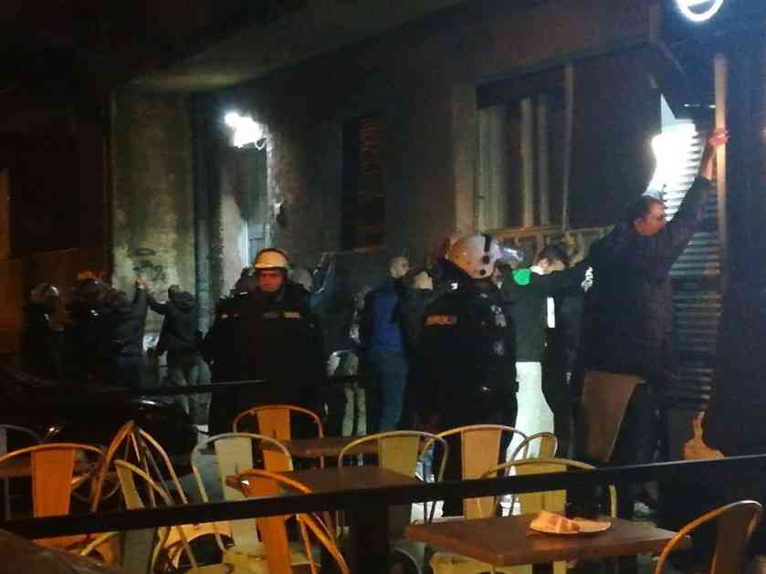 FRKA U SAMOM CENTRU BEOGRADA: Policija privela nekoliko Grobara pred utakmicu Partizana sa Cibonom! (KURIR TV)