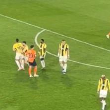FRUSTRACIJE SVE OČIGLEDNIJE: Tadić nasrnuo na saigrača usred utakmice (VIDEO)