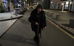 
					U oružanom napadu na FSB u Moskvi jedan oficir bezbednosti mrtav, pet ranjenih 
					
									