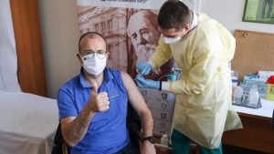 Fabrici primio prvu dozu vakcine u Srbiji