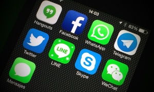 Facebook planira da se poveže sa WhatsApp-om, evo kako!